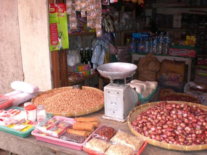 Banda 3: spices in the market