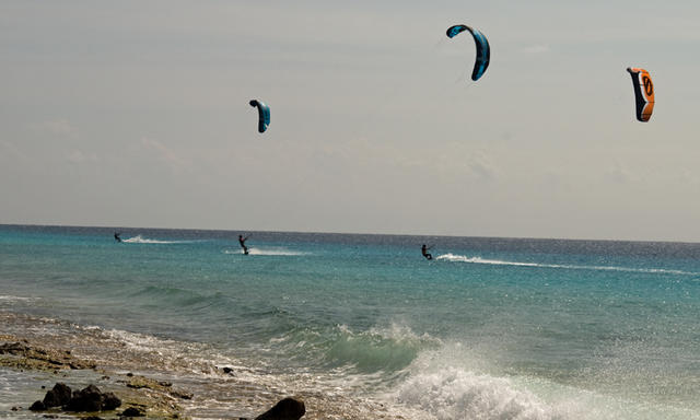 4kitesurfersx3