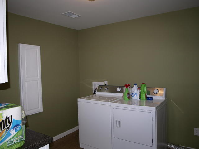 Laundry Room_0902.JPG