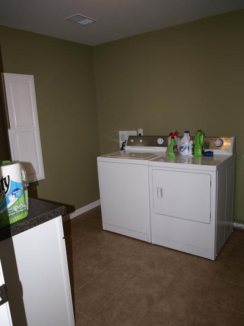 Laundry Room_0903.JPG