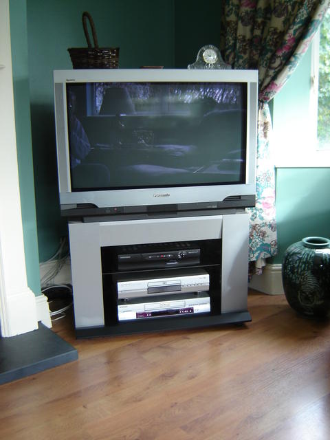 35" diagonal Panasonic TV Set with  VCR & DVD Player - £300 - Available Early September