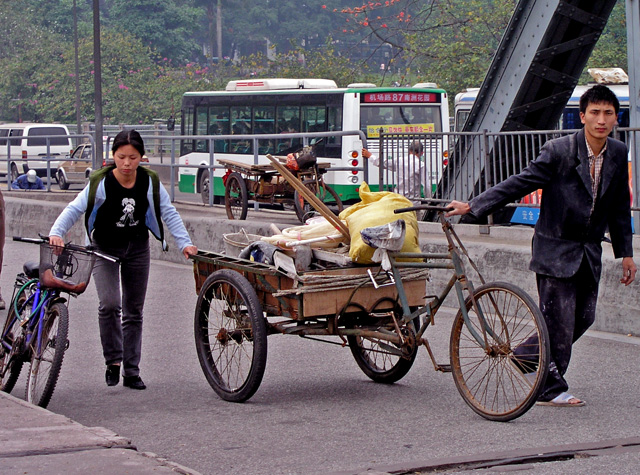 Labouring couple, China