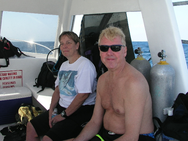 diving troy & les on boat