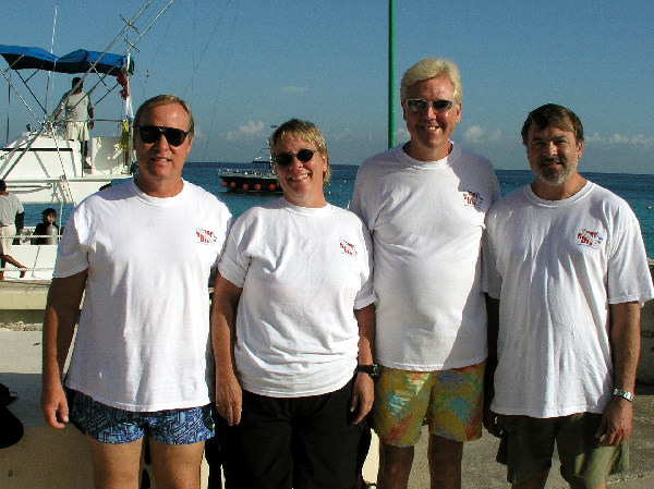 Scott, Leslie, Troy, & James
in our d2d shirts, Cozumel
El Presidene Dock