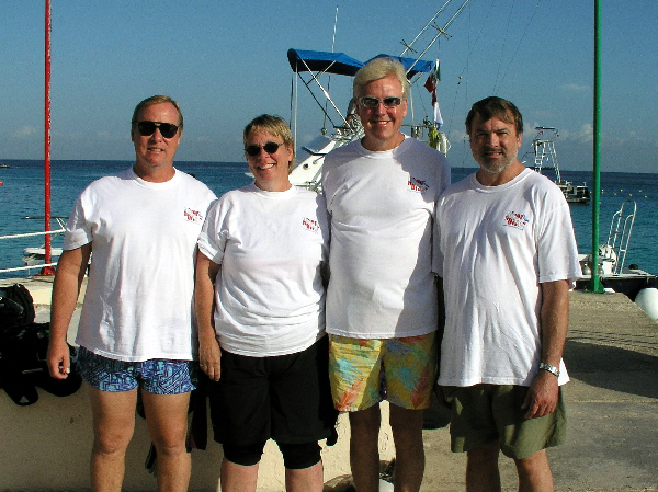 Scott, Leslie, Troy, & James
in our d2d shirts, Cozumel
El Presidene Dock