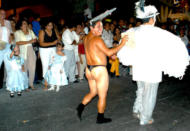 look ma, no pants
cozumel carnival 2003