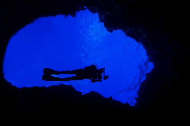 blueholesilh023_0007