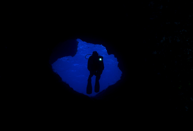 blueholesilh023_0027