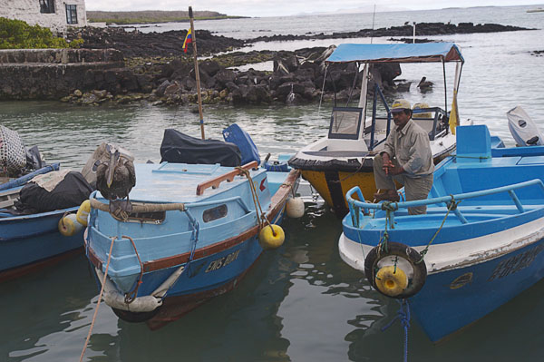 34  Fisherman and friend at the fish market Porto Arroyo