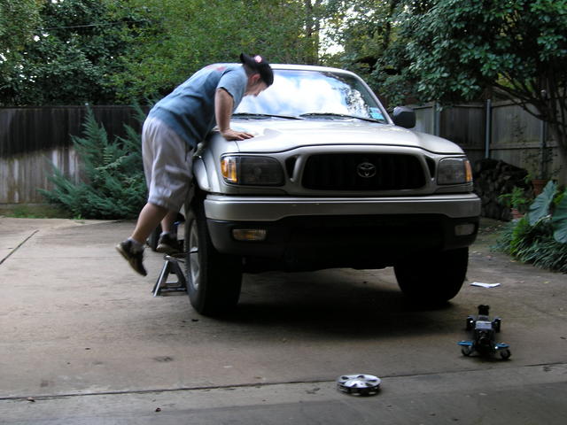 Using the factory tire tool before I went to buy a breakover bar! Much easier.