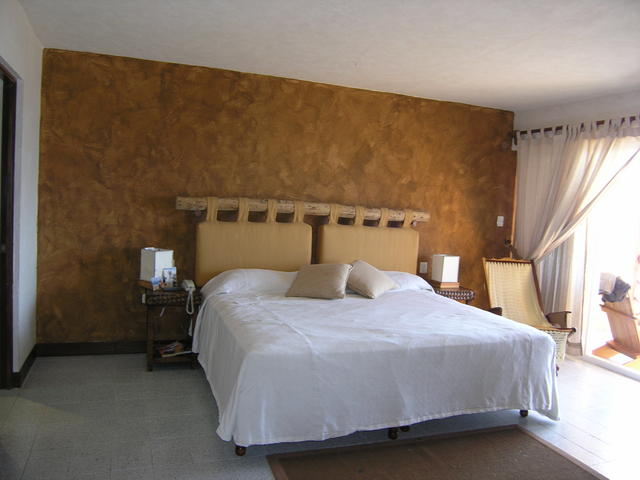 photo of the room. it's not the hilton but I would stay here again, nice price and location.